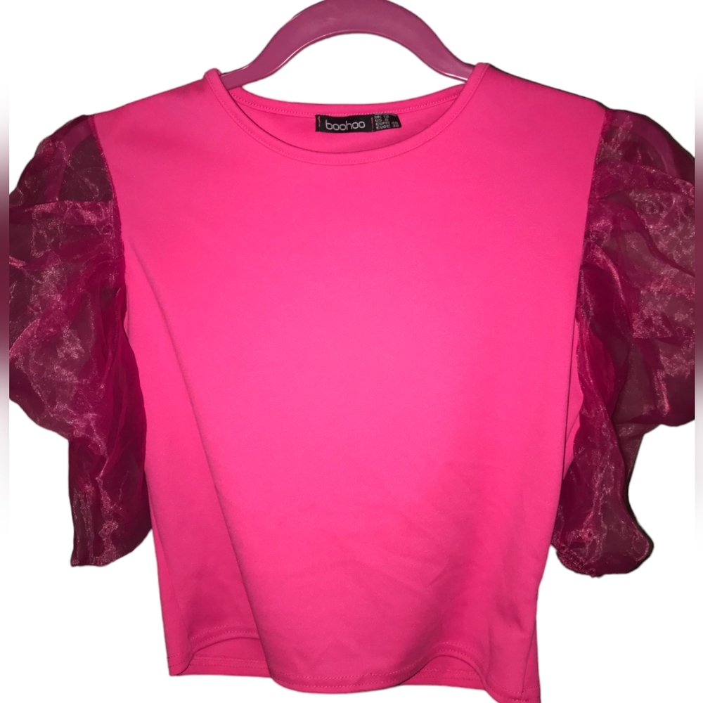 🍬2 for $10🍬 Boohoo hot pink semi crop shirt with tulle